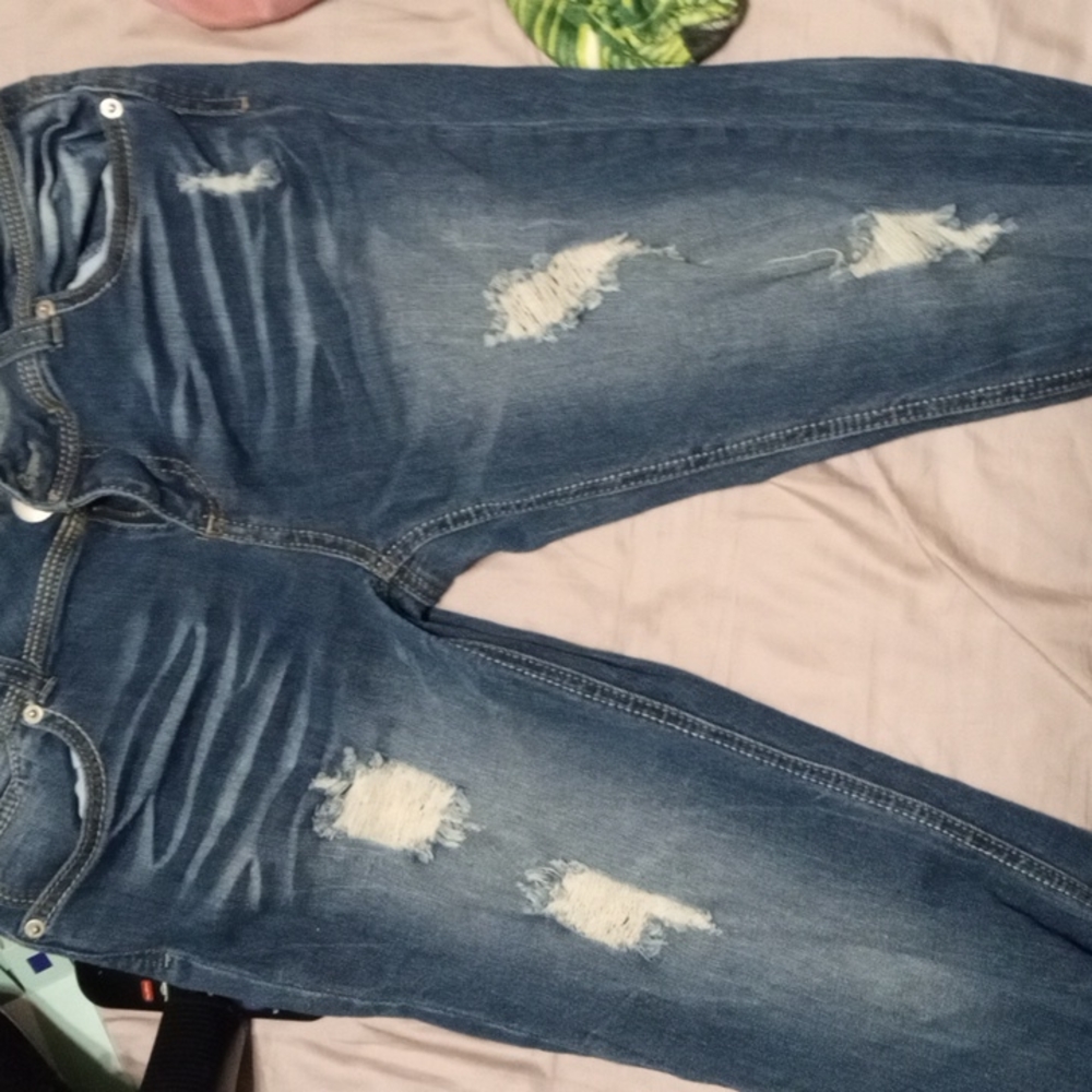 Size 13,No boundaries,distressed, whisker wash, dark blue denim capris